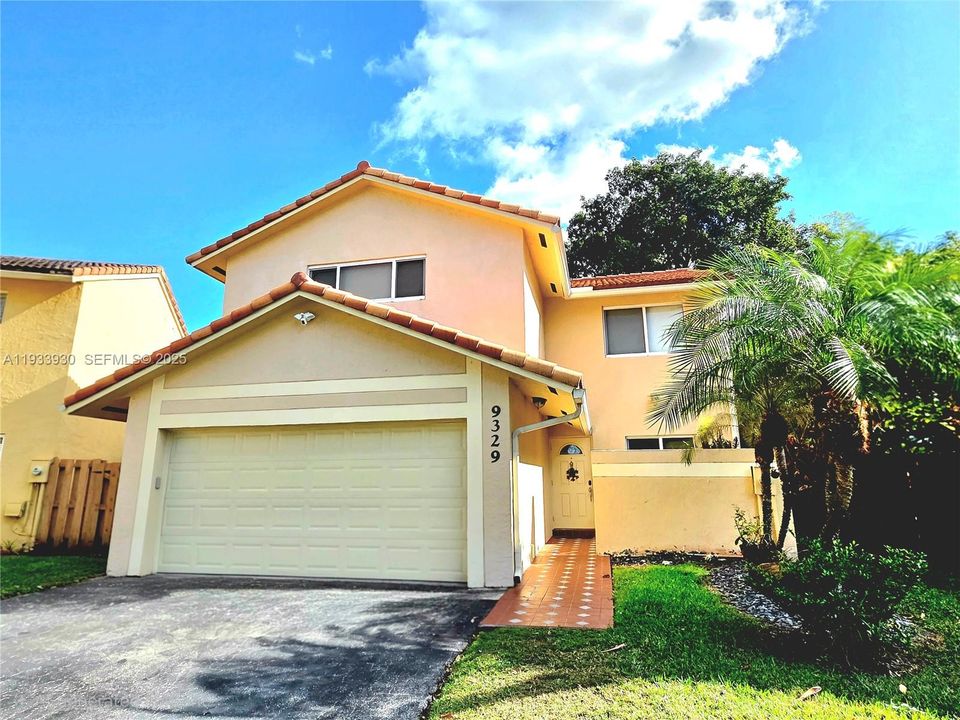 На продажу: $715,000 (4 спален, 2 ванн, 2060 Квадратных фут)