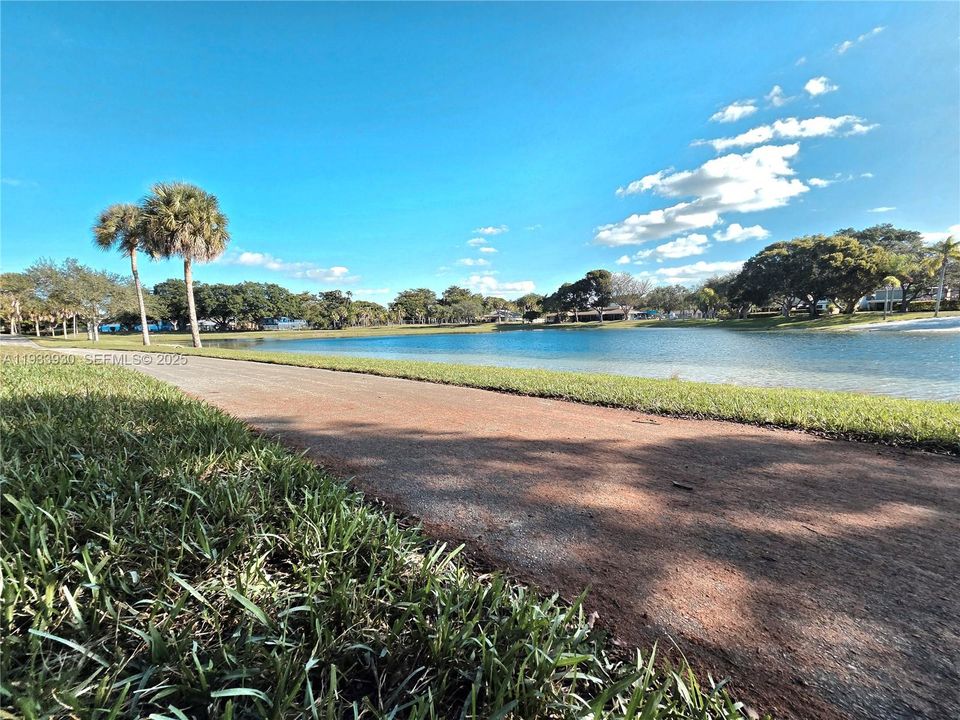 На продажу: $715,000 (4 спален, 2 ванн, 2060 Квадратных фут)