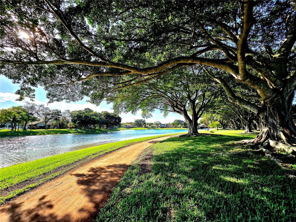 На продажу: $715,000 (4 спален, 2 ванн, 2060 Квадратных фут)