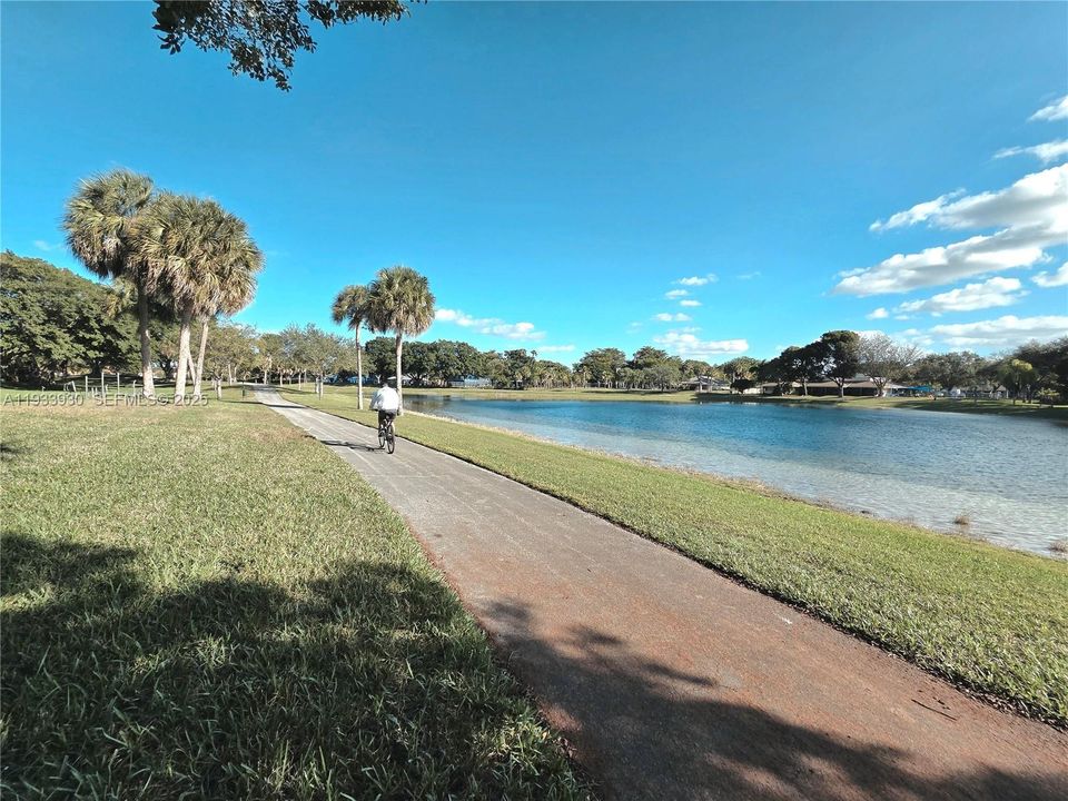 На продажу: $715,000 (4 спален, 2 ванн, 2060 Квадратных фут)