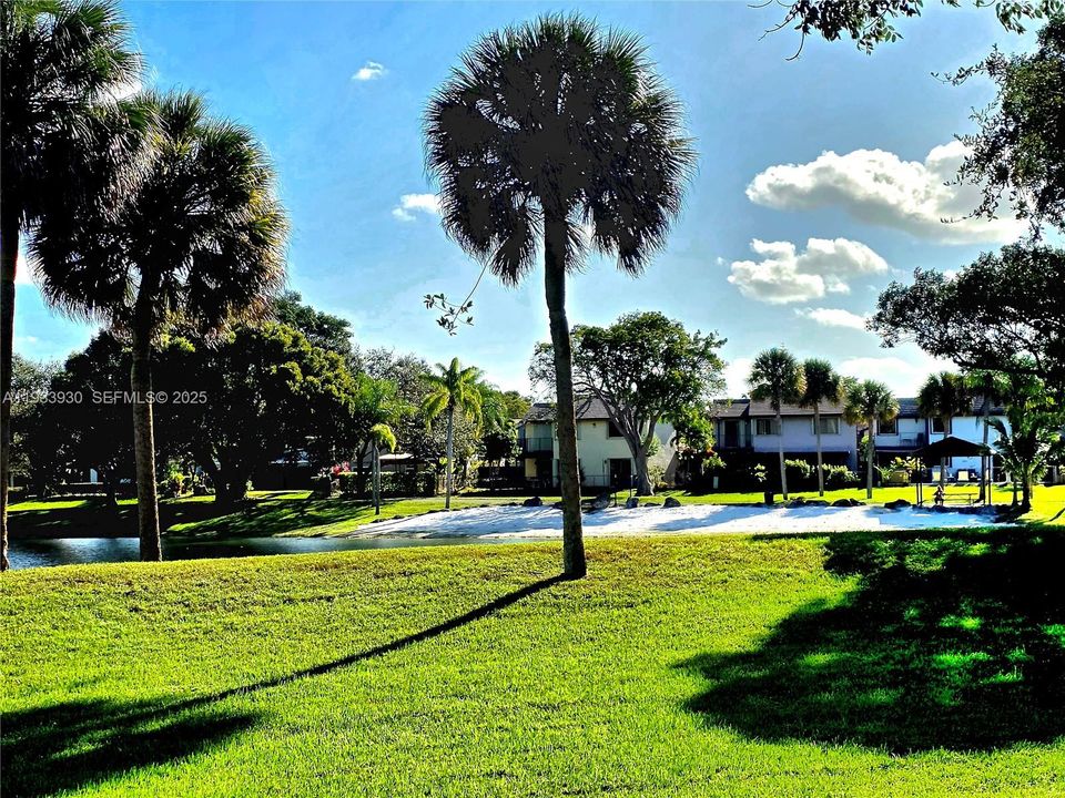 На продажу: $715,000 (4 спален, 2 ванн, 2060 Квадратных фут)