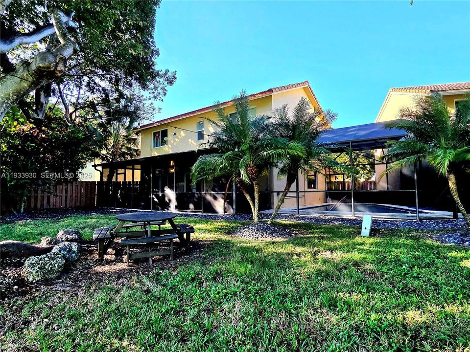 На продажу: $715,000 (4 спален, 2 ванн, 2060 Квадратных фут)