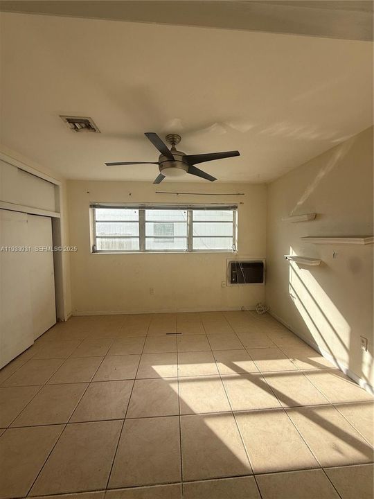 合同活跃: $880,000 (4 贝兹, 3 浴室, 2480 平方英尺)