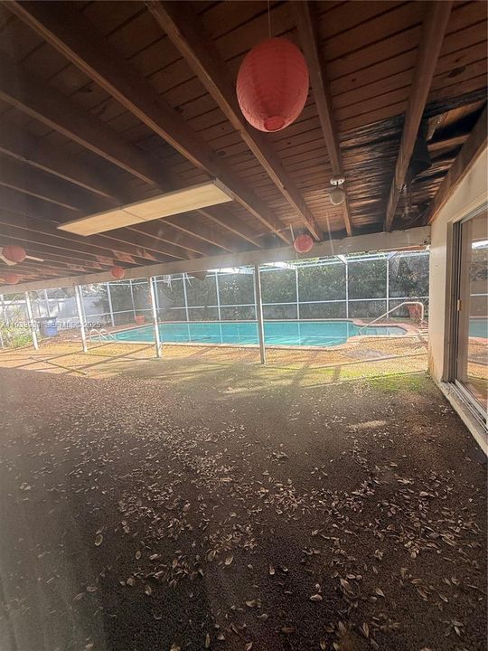 合同活跃: $880,000 (4 贝兹, 3 浴室, 2480 平方英尺)