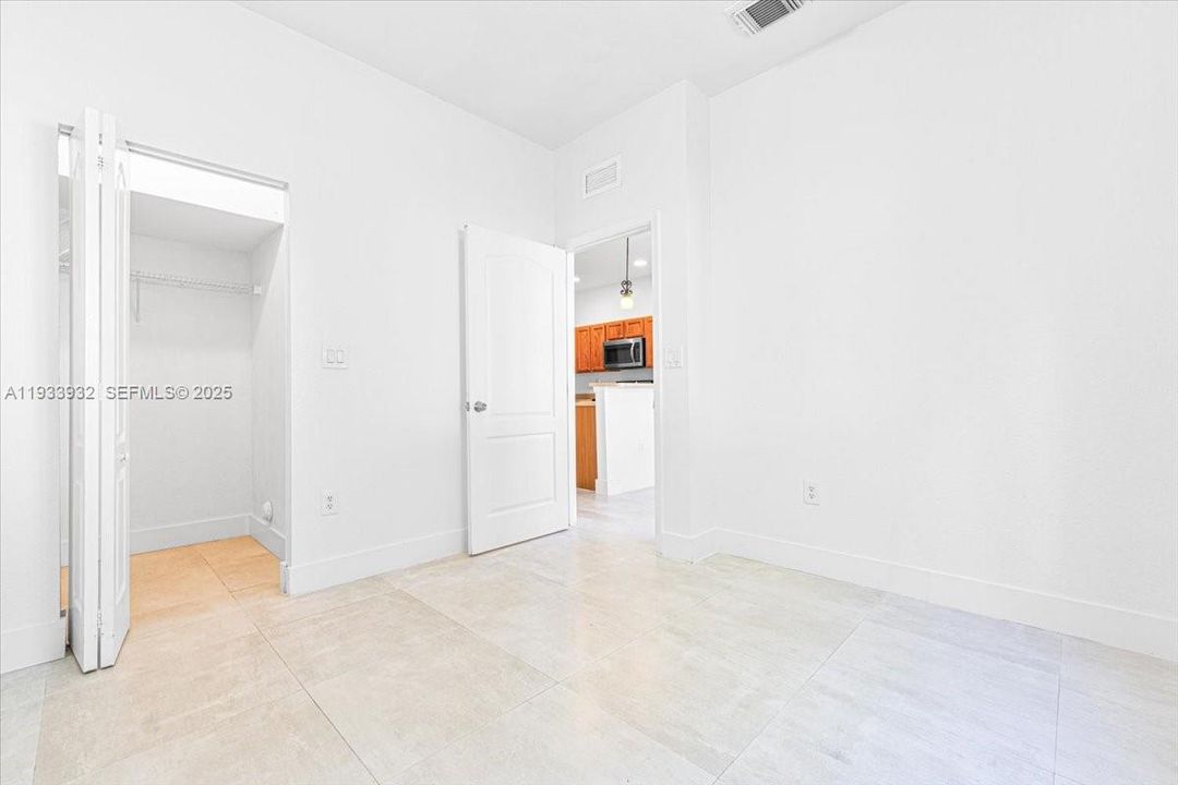 En Venta: $419,900 (4 camas, 3 baños, 1723 Pies cuadrados)