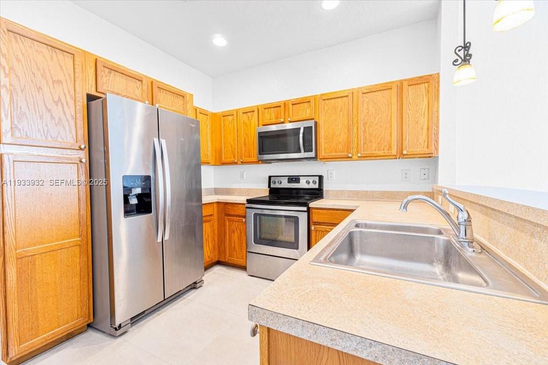 En Venta: $419,900 (4 camas, 3 baños, 1723 Pies cuadrados)