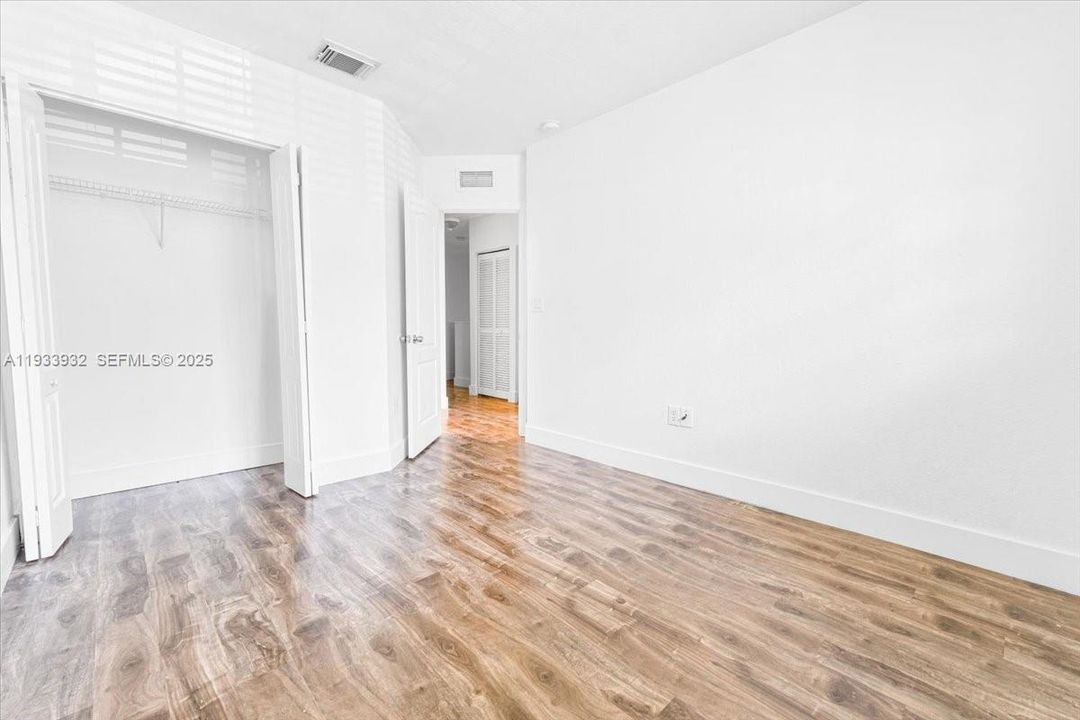 En Venta: $419,900 (4 camas, 3 baños, 1723 Pies cuadrados)