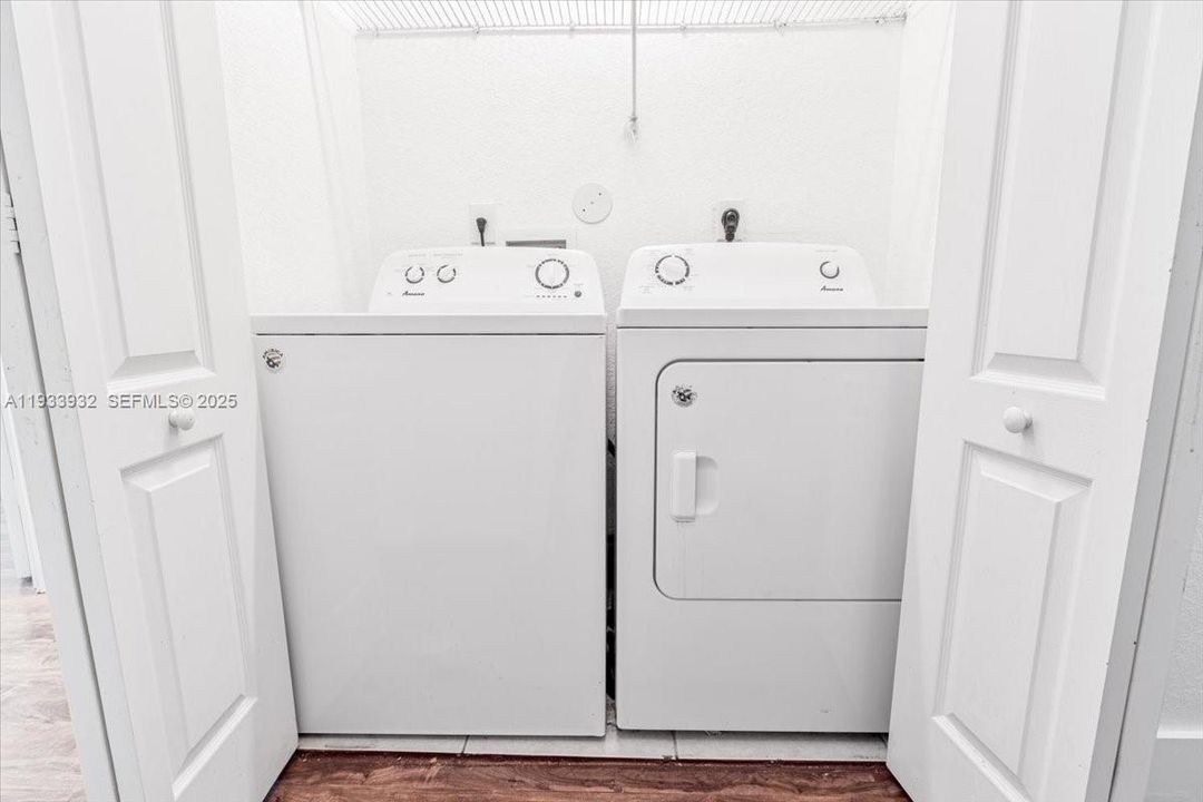 En Venta: $419,900 (4 camas, 3 baños, 1723 Pies cuadrados)