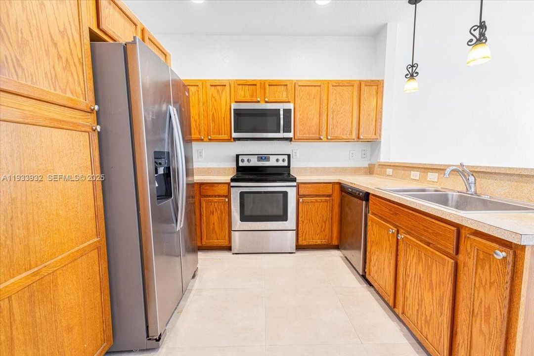 En Venta: $419,900 (4 camas, 3 baños, 1723 Pies cuadrados)