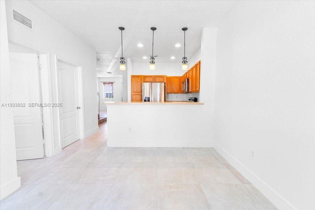 En Venta: $419,900 (4 camas, 3 baños, 1723 Pies cuadrados)