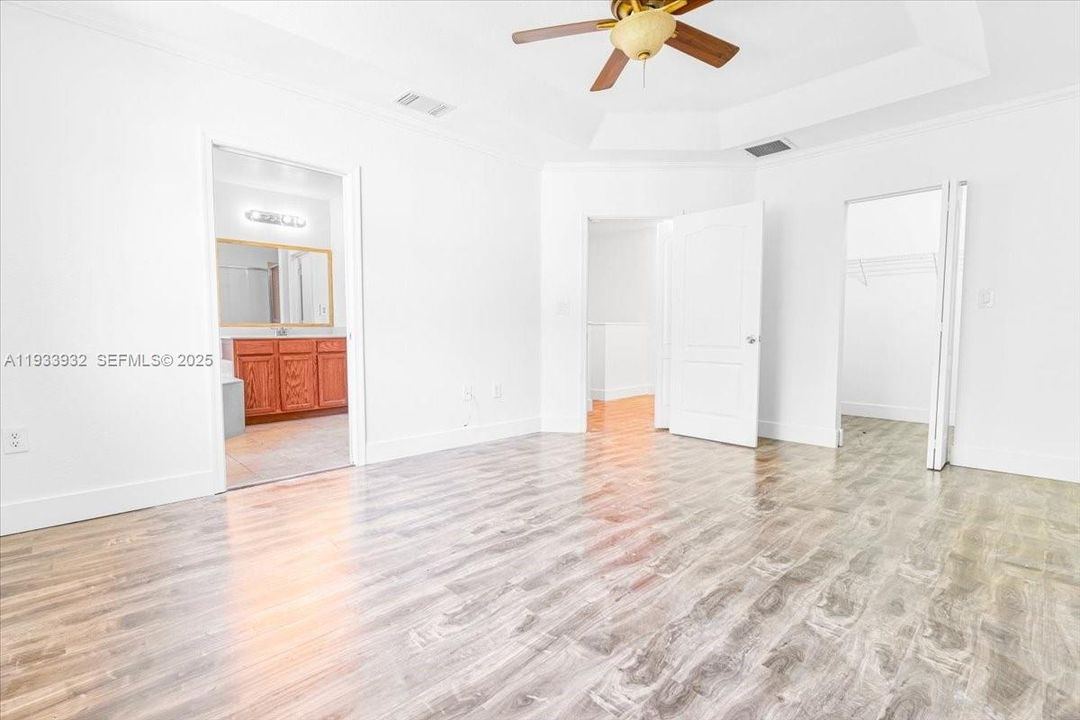 En Venta: $419,900 (4 camas, 3 baños, 1723 Pies cuadrados)