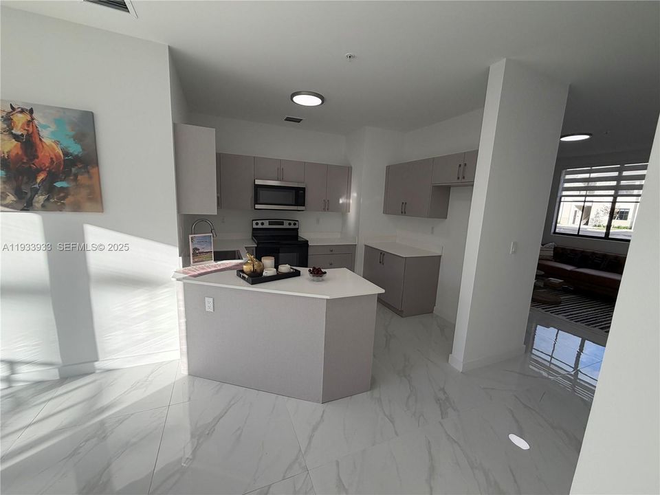 出租: $2,600 (2 贝兹, 2 浴室, 0 平方英尺)