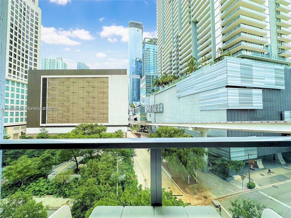 出租: $3,300 (0 贝兹, 1 浴室, 551 平方英尺)