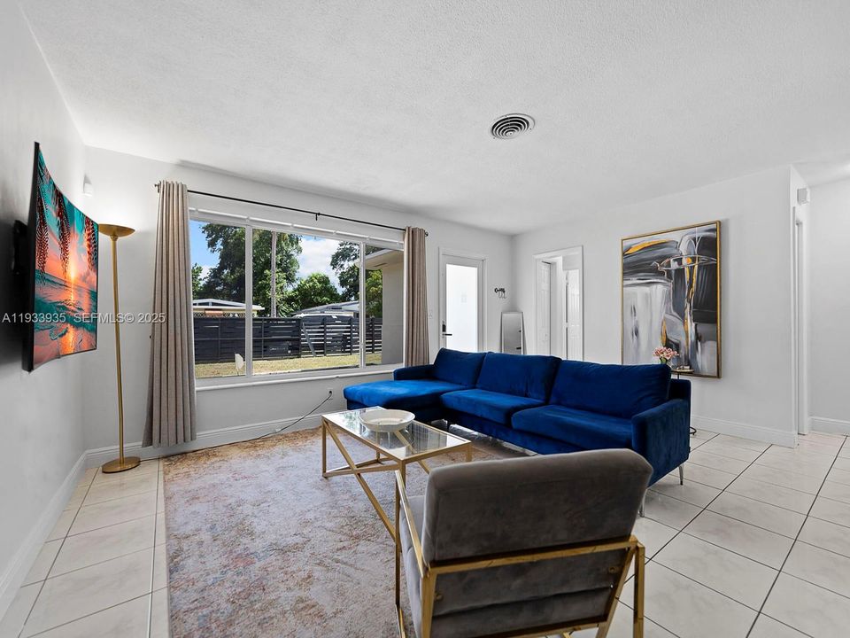 For Rent: $4,500 (4 beds, 2 baths, 1523 Square Feet)