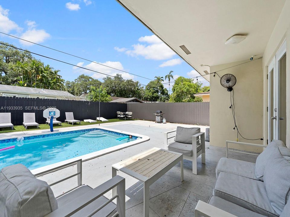 For Rent: $4,500 (4 beds, 2 baths, 1523 Square Feet)