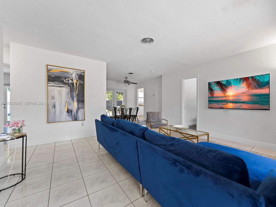 For Rent: $4,500 (4 beds, 2 baths, 1523 Square Feet)