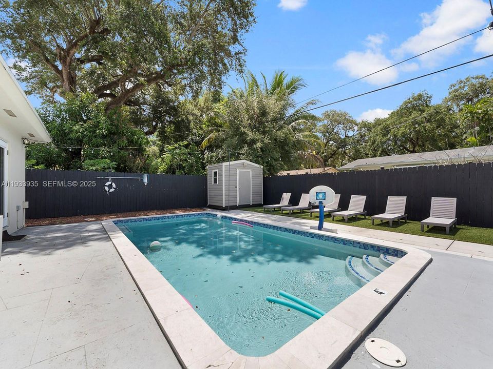 For Rent: $4,500 (4 beds, 2 baths, 1523 Square Feet)