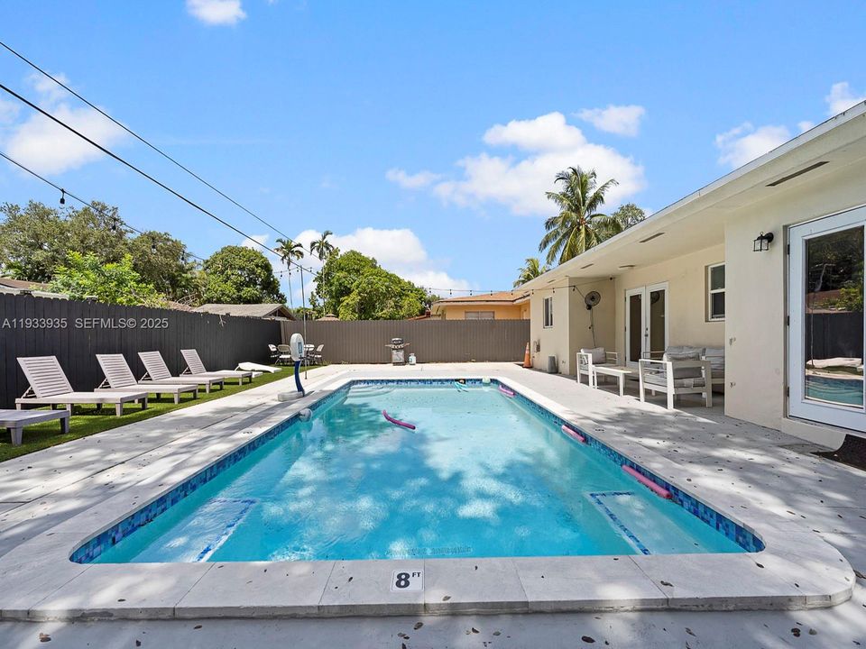 For Rent: $4,500 (4 beds, 2 baths, 1523 Square Feet)