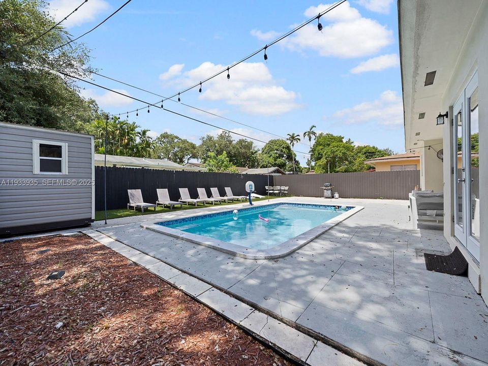 For Rent: $4,500 (4 beds, 2 baths, 1523 Square Feet)