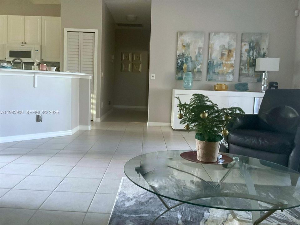 For Sale: $324,900 (3 beds, 2 baths, 1663 Square Feet)