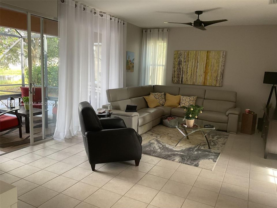 For Sale: $324,900 (3 beds, 2 baths, 1663 Square Feet)