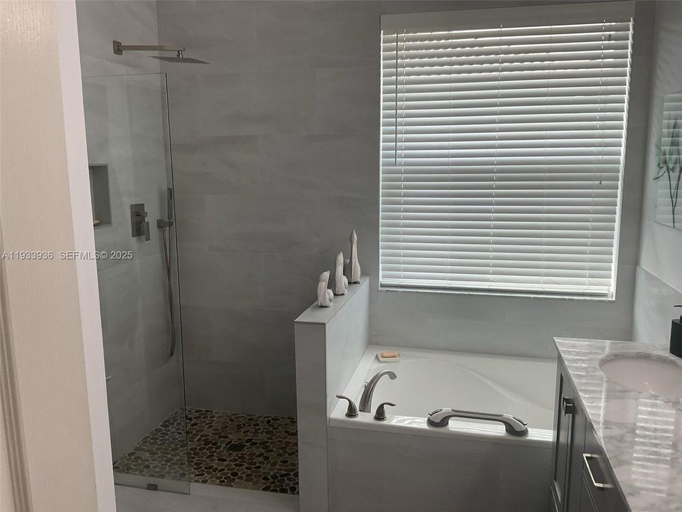 For Sale: $324,900 (3 beds, 2 baths, 1663 Square Feet)