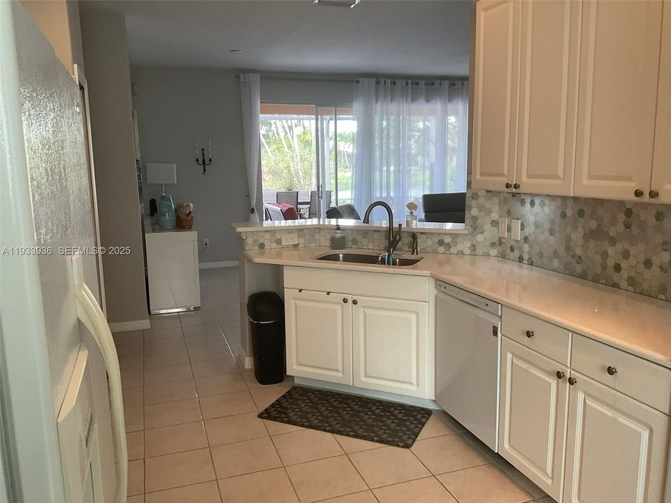 For Sale: $324,900 (3 beds, 2 baths, 1663 Square Feet)