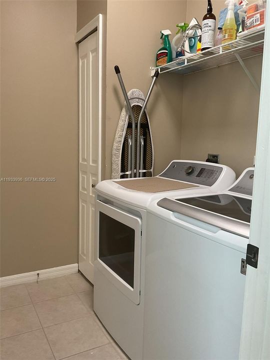 For Sale: $324,900 (3 beds, 2 baths, 1663 Square Feet)