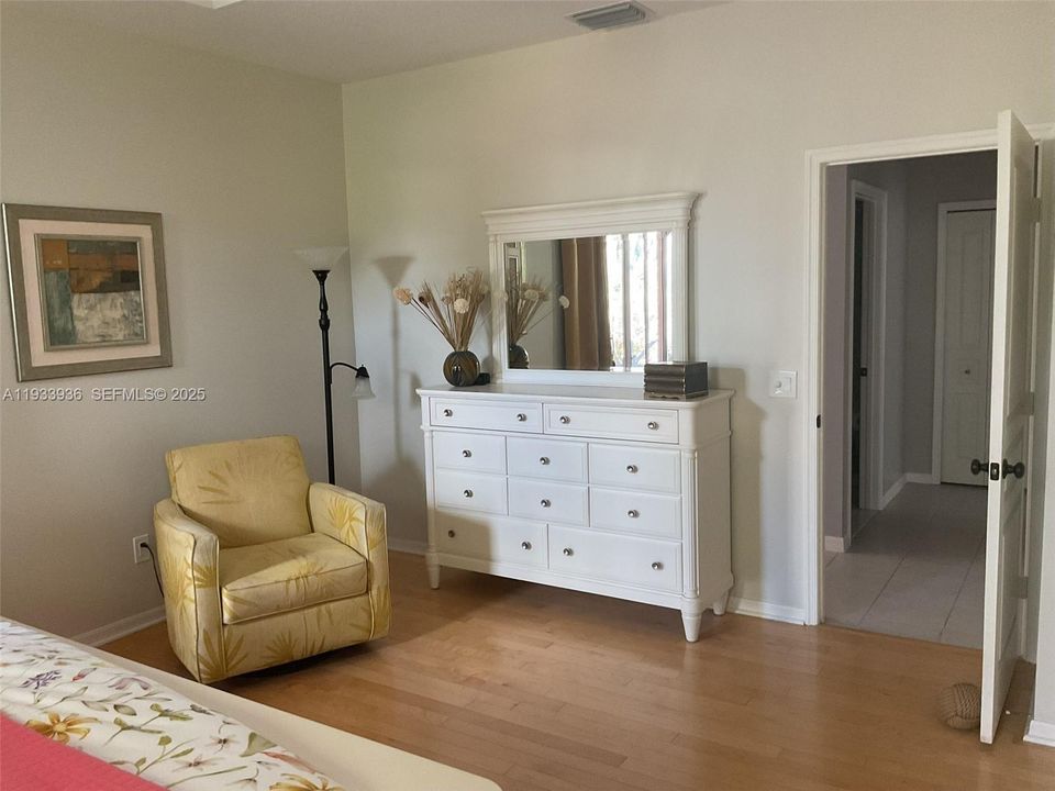 For Sale: $324,900 (3 beds, 2 baths, 1663 Square Feet)