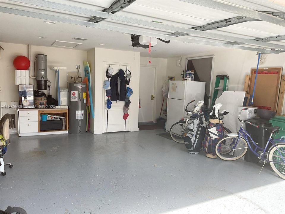 For Sale: $324,900 (3 beds, 2 baths, 1663 Square Feet)