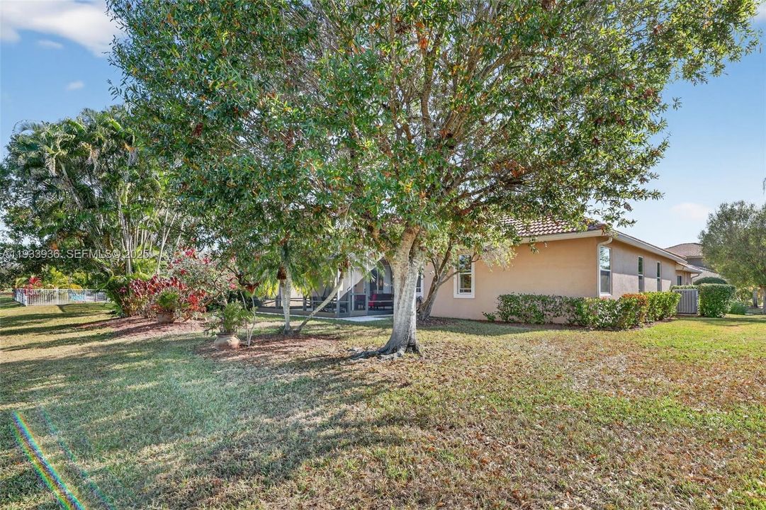 合同活跃: $324,900 (3 贝兹, 2 浴室, 1663 平方英尺)