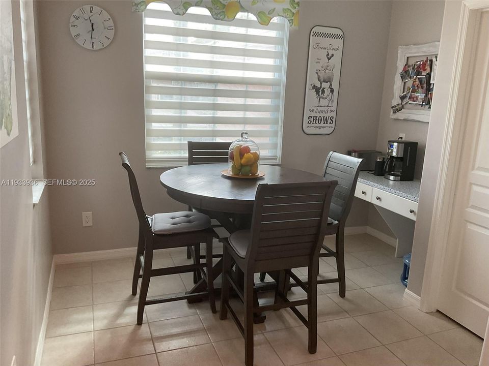 For Sale: $324,900 (3 beds, 2 baths, 1663 Square Feet)