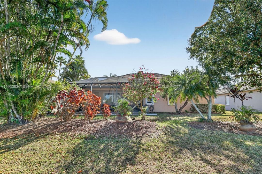 合同活跃: $324,900 (3 贝兹, 2 浴室, 1663 平方英尺)