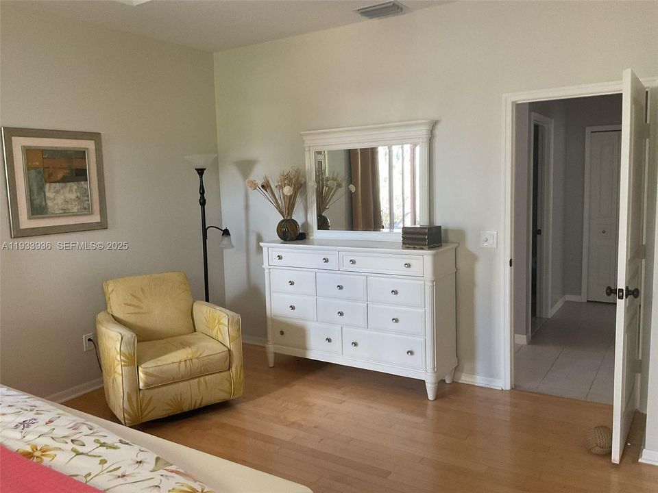 For Sale: $324,900 (3 beds, 2 baths, 1663 Square Feet)