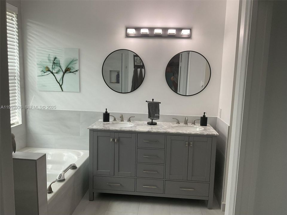 For Sale: $324,900 (3 beds, 2 baths, 1663 Square Feet)