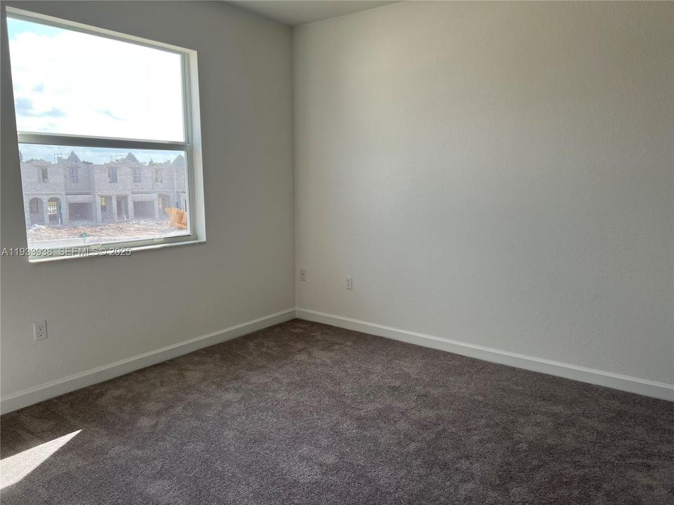 出租: $3,275 (3 贝兹, 2 浴室, 1695 平方英尺)