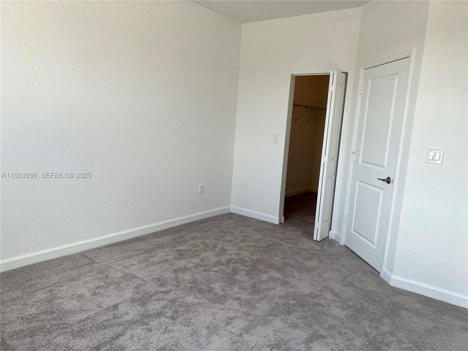 出租: $3,275 (3 贝兹, 2 浴室, 1695 平方英尺)