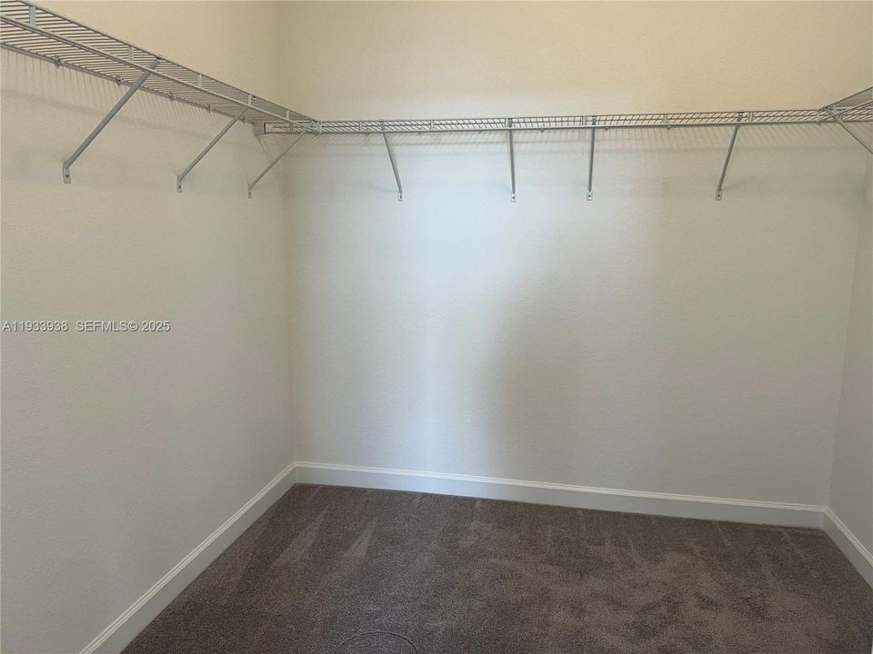 出租: $3,275 (3 贝兹, 2 浴室, 1695 平方英尺)