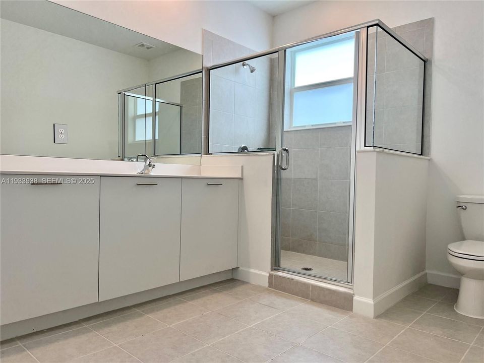 出租: $3,275 (3 贝兹, 2 浴室, 1695 平方英尺)