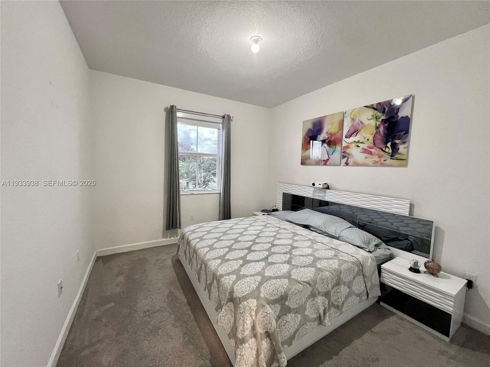 出租: $3,275 (3 贝兹, 2 浴室, 1695 平方英尺)