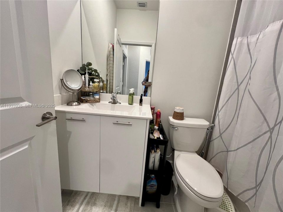 出租: $3,275 (3 贝兹, 2 浴室, 1695 平方英尺)