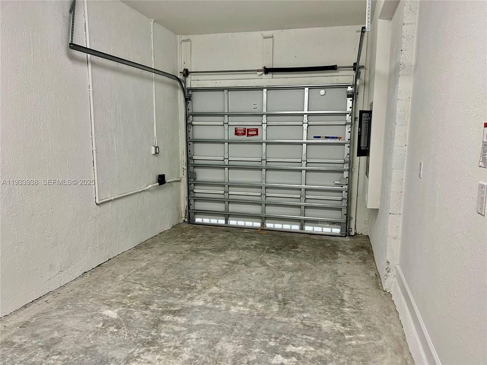 出租: $3,275 (3 贝兹, 2 浴室, 1695 平方英尺)