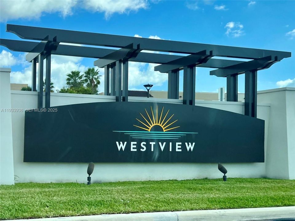 出租: $3,275 (3 贝兹, 2 浴室, 1695 平方英尺)