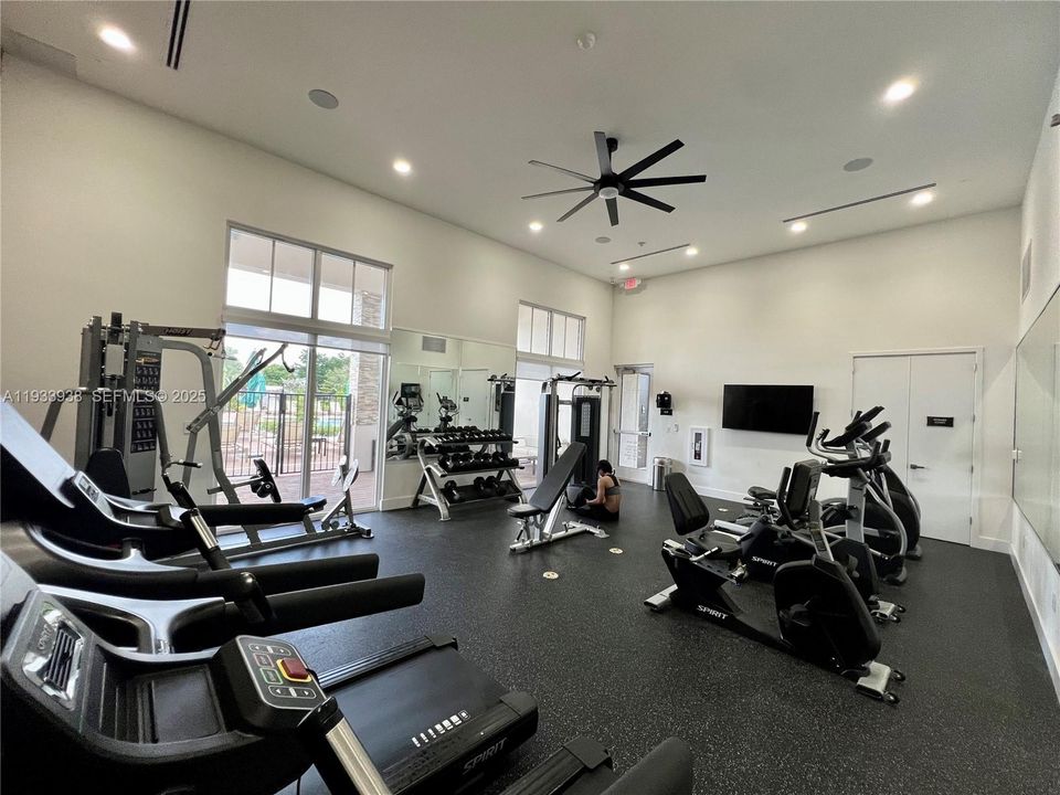 出租: $3,275 (3 贝兹, 2 浴室, 1695 平方英尺)