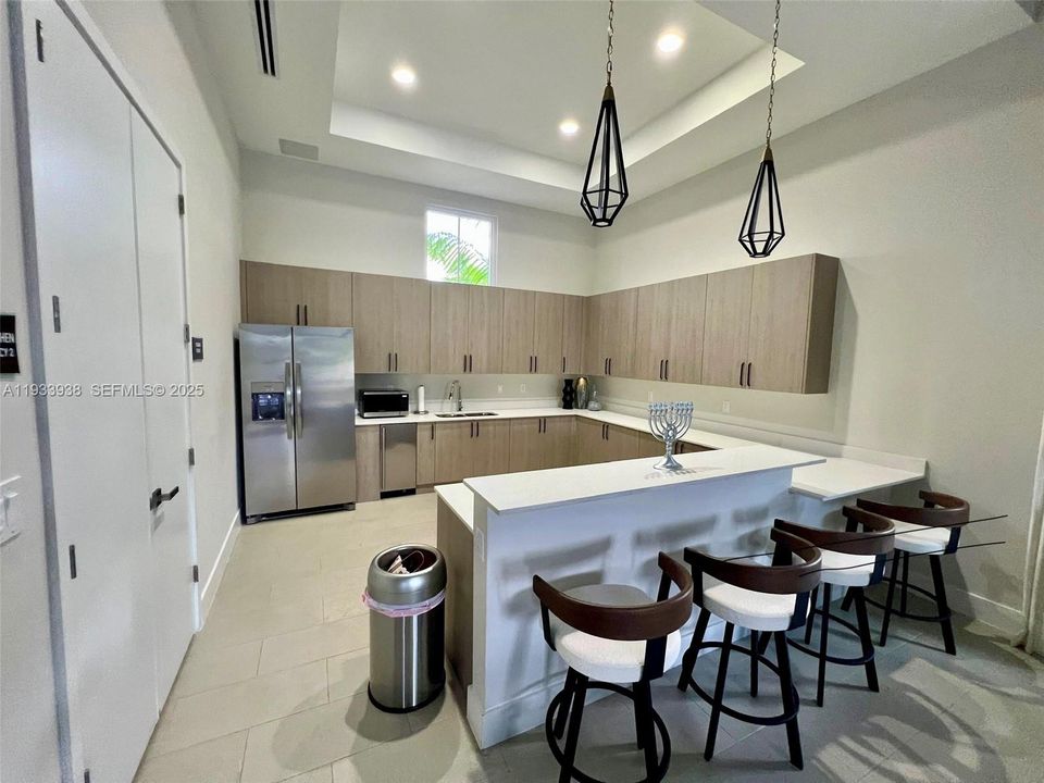 出租: $3,275 (3 贝兹, 2 浴室, 1695 平方英尺)