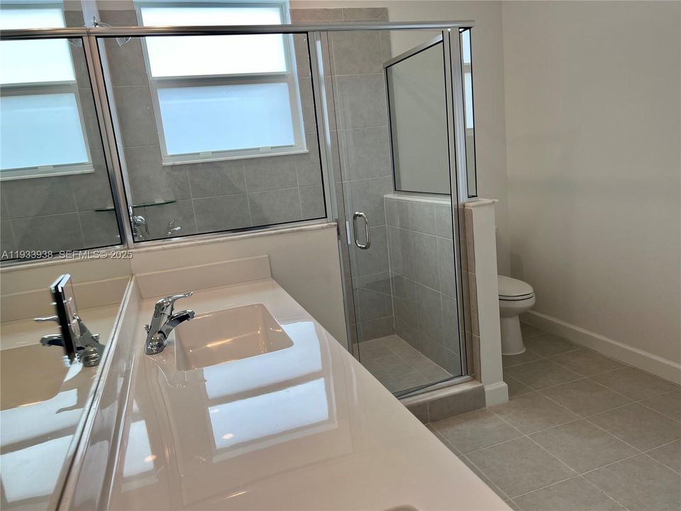 出租: $3,275 (3 贝兹, 2 浴室, 1695 平方英尺)