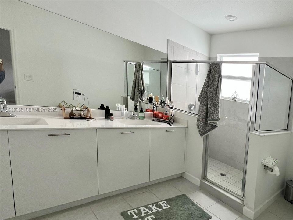 出租: $3,275 (3 贝兹, 2 浴室, 1695 平方英尺)