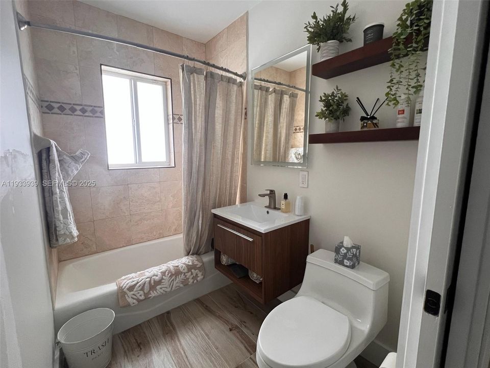 待售: $1,000,000 (3 贝兹, 3 浴室, 1624 平方英尺)