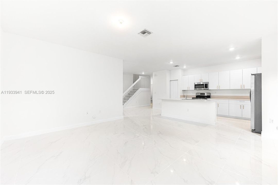 For Rent: $3,300 (3 beds, 2 baths, 0 Square Feet)