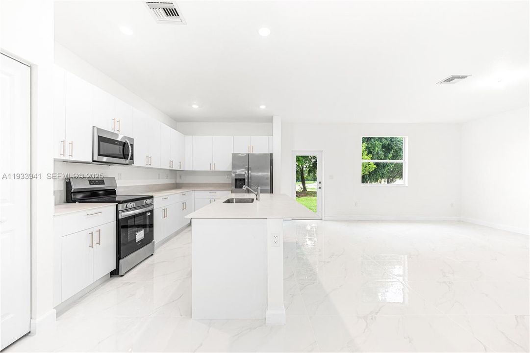 For Rent: $3,300 (3 beds, 2 baths, 0 Square Feet)